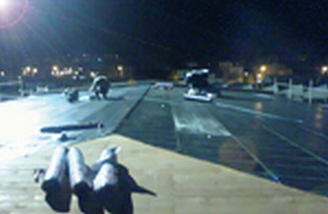 Dacharbeit bei Nacht